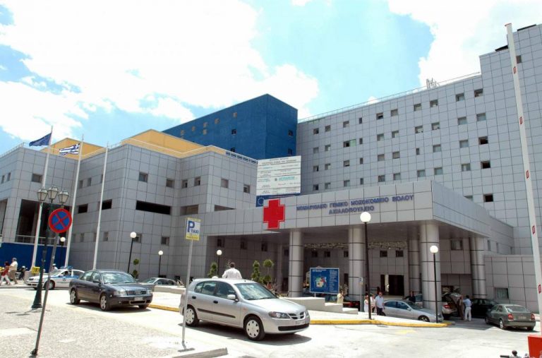 Διαμαρτυρία νεφροπαθών έξω από το Νοσοκομείο Βόλου | Newsit.gr Διαμαρτυρία νεφροπαθών έξω από το Νοσοκομείο Βόλου | Newsit.gr