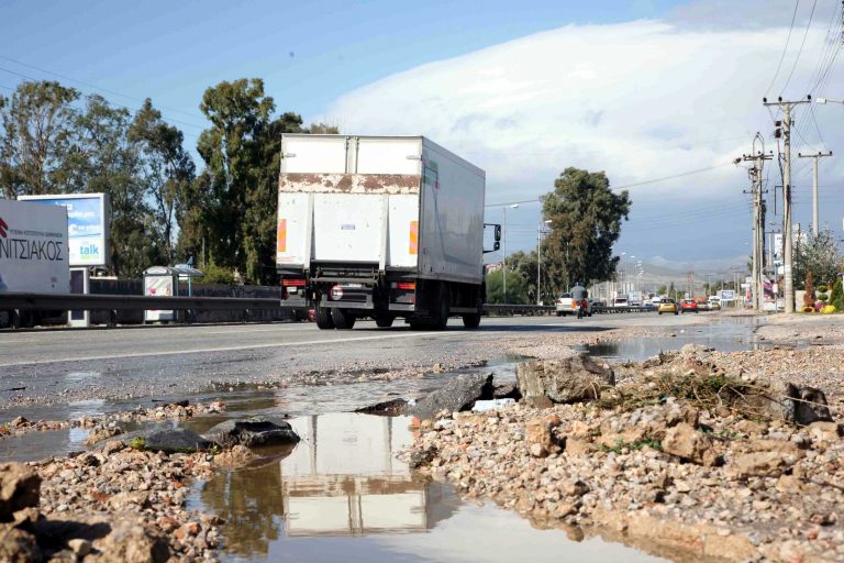Θεσσαλονίκη: Τρελή κούρσα νταλίκας – παρέσυρε 6 οχήματα | Newsit.gr Θεσσαλονίκη: Τρελή κούρσα νταλίκας – παρέσυρε 6 οχήματα | Newsit.gr