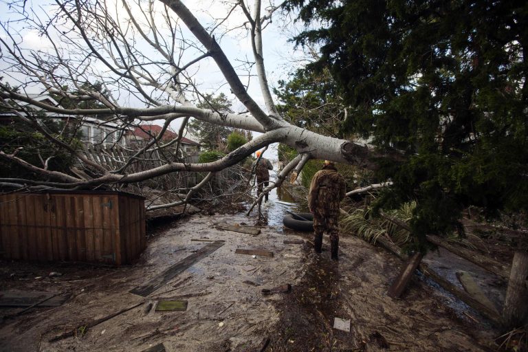 48 νεκρούς και ανυπολόγιστες καταστροφές αφήνει πίσω του ο τυφώνας σε Νέα Υόρκη και Νιού Τζέρσεϊ | Newsit.gr 48 νεκρούς και ανυπολόγιστες καταστροφές αφήνει πίσω του ο τυφώνας σε Νέα Υόρκη και Νιού Τζέρσεϊ | Newsit.gr