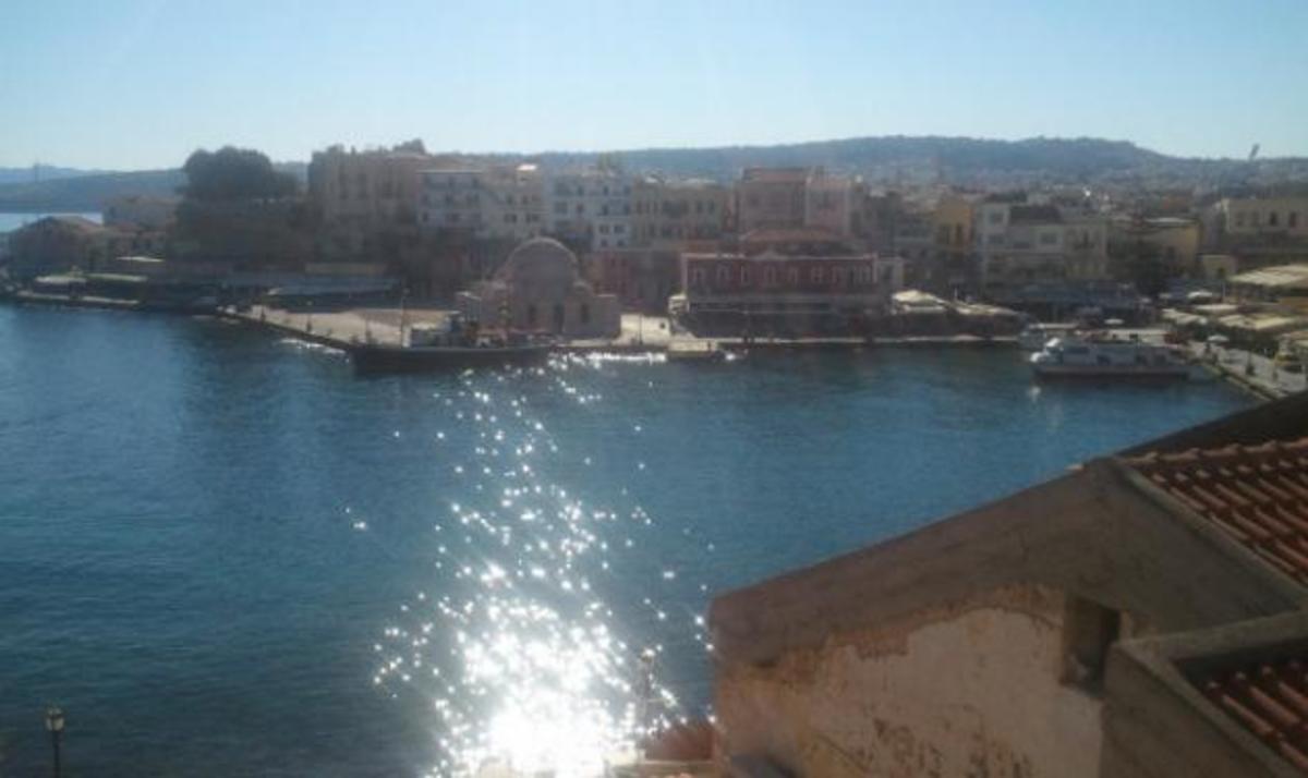 Ποια παρουσιάστρια απολαμβάνει αυτή τη θέα στη Φολέγανδρο; | Newsit.gr Ποια παρουσιάστρια απολαμβάνει αυτή τη θέα στη Φολέγανδρο; | Newsit.gr