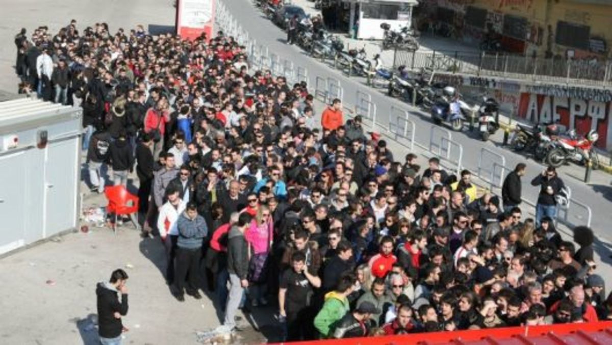“Ουρές” για ένα εισιτήριο στον τελικό του κυπέλλου | Newsit.gr “Ουρές” για ένα εισιτήριο στον τελικό του κυπέλλου | Newsit.gr