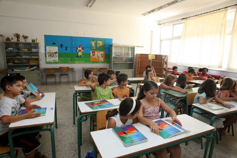 Εκτός παιδικών σταθμών κινδυνεύουν να μείνουν 53.000 παιδιά | Newsit.gr Εκτός παιδικών σταθμών κινδυνεύουν να μείνουν 53.000 παιδιά | Newsit.gr