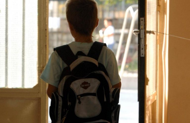 Ξεσηκωμός γονέων στη Θεσσαλονίκη για προσφυγόπουλο με ηπατίτιδα Α | Newsit.gr Ξεσηκωμός γονέων στη Θεσσαλονίκη για προσφυγόπουλο με ηπατίτιδα Α | Newsit.gr