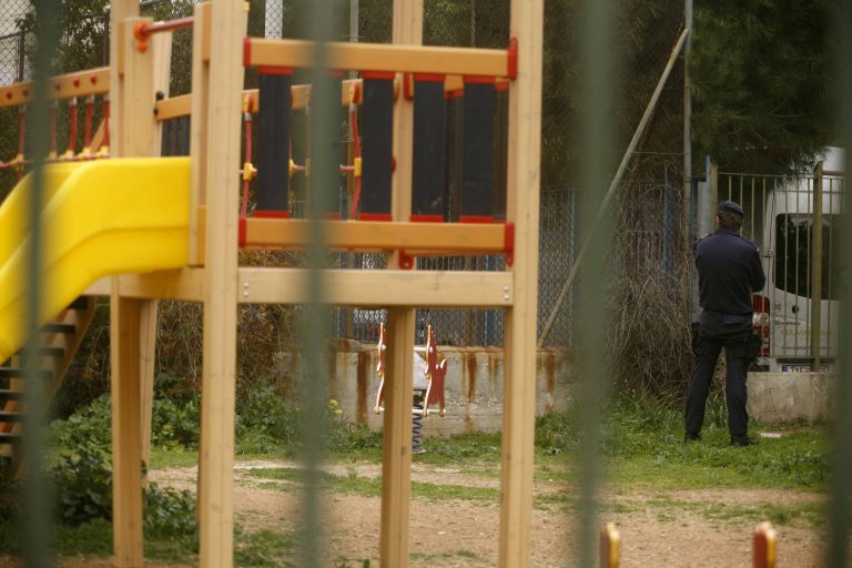 Νεκρή και γυμνή μέσα σε παιδική χαρά | Newsit.gr Νεκρή και γυμνή μέσα σε παιδική χαρά | Newsit.gr