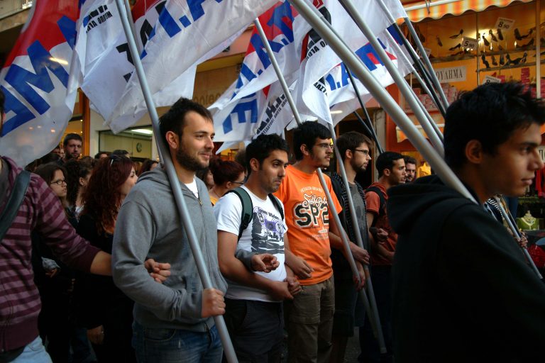 Εισβολή μελών του ΠΑΜΕ σε συνέντευξη Γερουλάνου | Newsit.gr Εισβολή μελών του ΠΑΜΕ σε συνέντευξη Γερουλάνου | Newsit.gr
