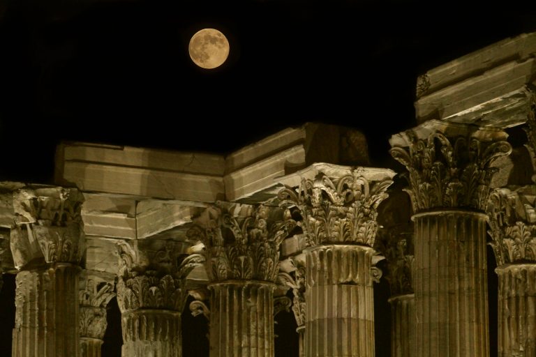Έξι πολιτιστικοί λόγοι για να χαρείτε τον Αύγουστο στην Αθήνα | Newsit.gr Έξι πολιτιστικοί λόγοι για να χαρείτε τον Αύγουστο στην Αθήνα | Newsit.gr