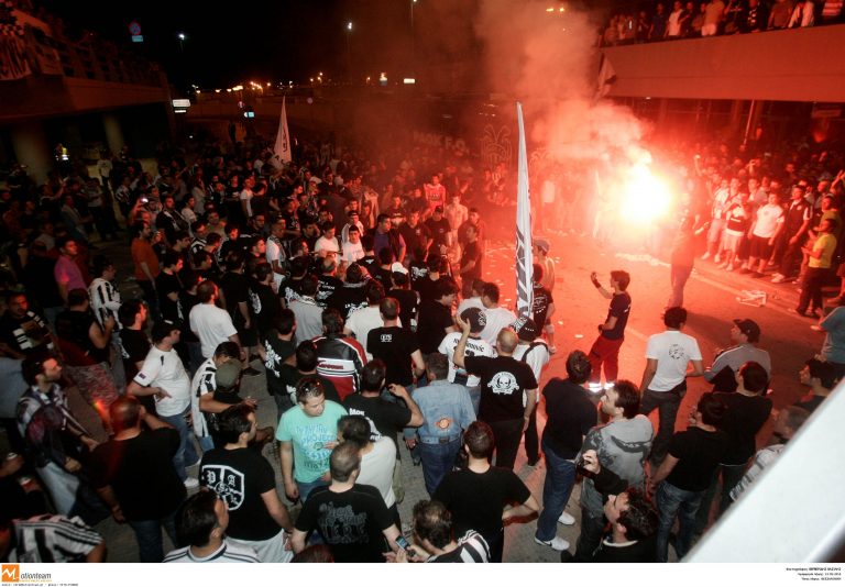 Χαμός στο αεροδρόμιο “Μακεδονία” από οπαδούς του ΠΑΟΚ | Newsit.gr Χαμός στο αεροδρόμιο “Μακεδονία” από οπαδούς του ΠΑΟΚ | Newsit.gr