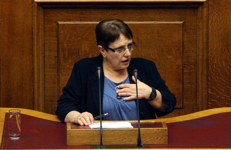 Α. Παπαρήγα: Λευκό για Παπανδρέου και Παπαδήμο | Newsit.gr Α. Παπαρήγα: Λευκό για Παπανδρέου και Παπαδήμο | Newsit.gr