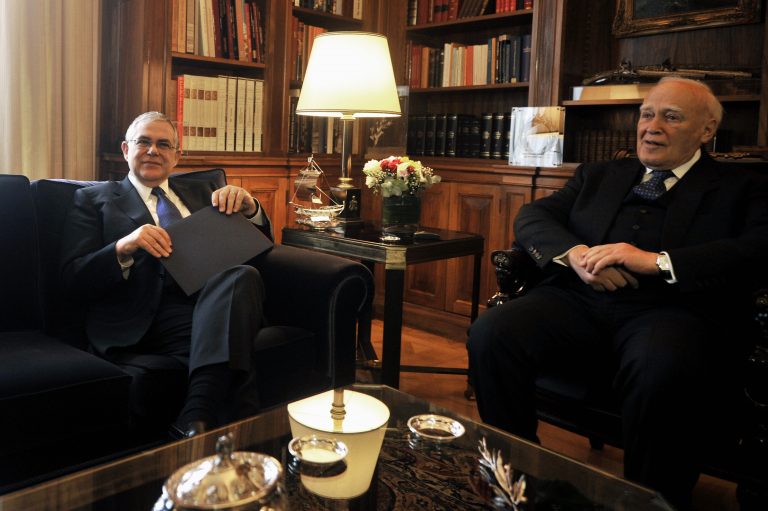 Μήνυμα του Λ. Παπαδήμου για τις εκλογές στις 6 Μαΐου: «Μπροστά στον κίνδυνο μπορούμε να συνεργαζόμαστε» | Newsit.gr Μήνυμα του Λ. Παπαδήμου για τις εκλογές στις 6 Μαΐου: «Μπροστά στον κίνδυνο μπορούμε να συνεργαζόμαστε» | Newsit.gr