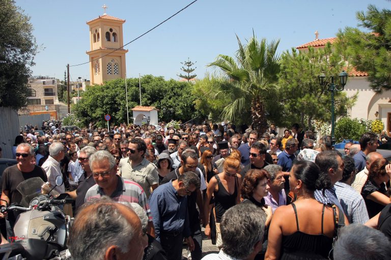 Ράγισαν καρδιές στο “αντίο” του Παπουτσάκη! | Newsit.gr Ράγισαν καρδιές στο “αντίο” του Παπουτσάκη! | Newsit.gr