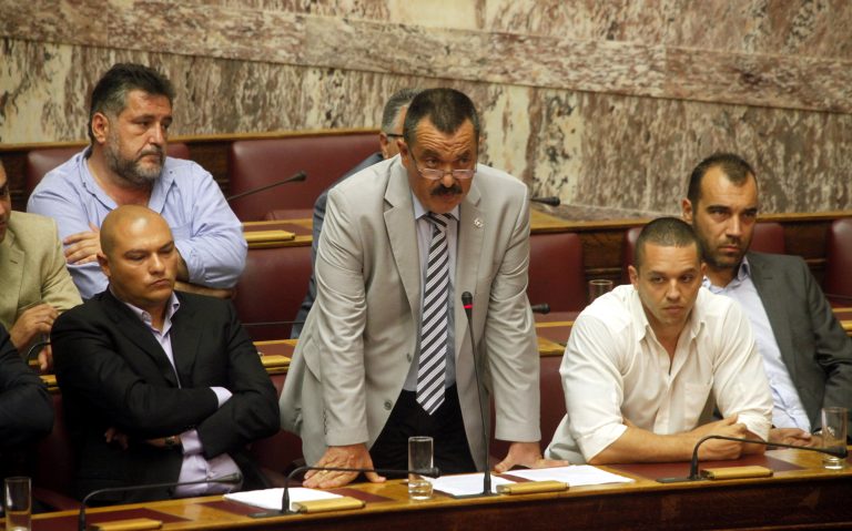 Σκληρή επίθεση Χρυσής Αυγής στο ΚΚΕ – ΒΙΝΤΕΟ | Newsit.gr Σκληρή επίθεση Χρυσής Αυγής στο ΚΚΕ – ΒΙΝΤΕΟ | Newsit.gr