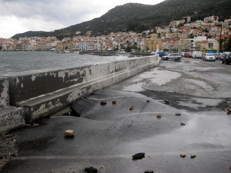 Σάμος: Πλημμύρισε ξανά ο παραλιακός δρόμος | Newsit.gr Σάμος: Πλημμύρισε ξανά ο παραλιακός δρόμος | Newsit.gr