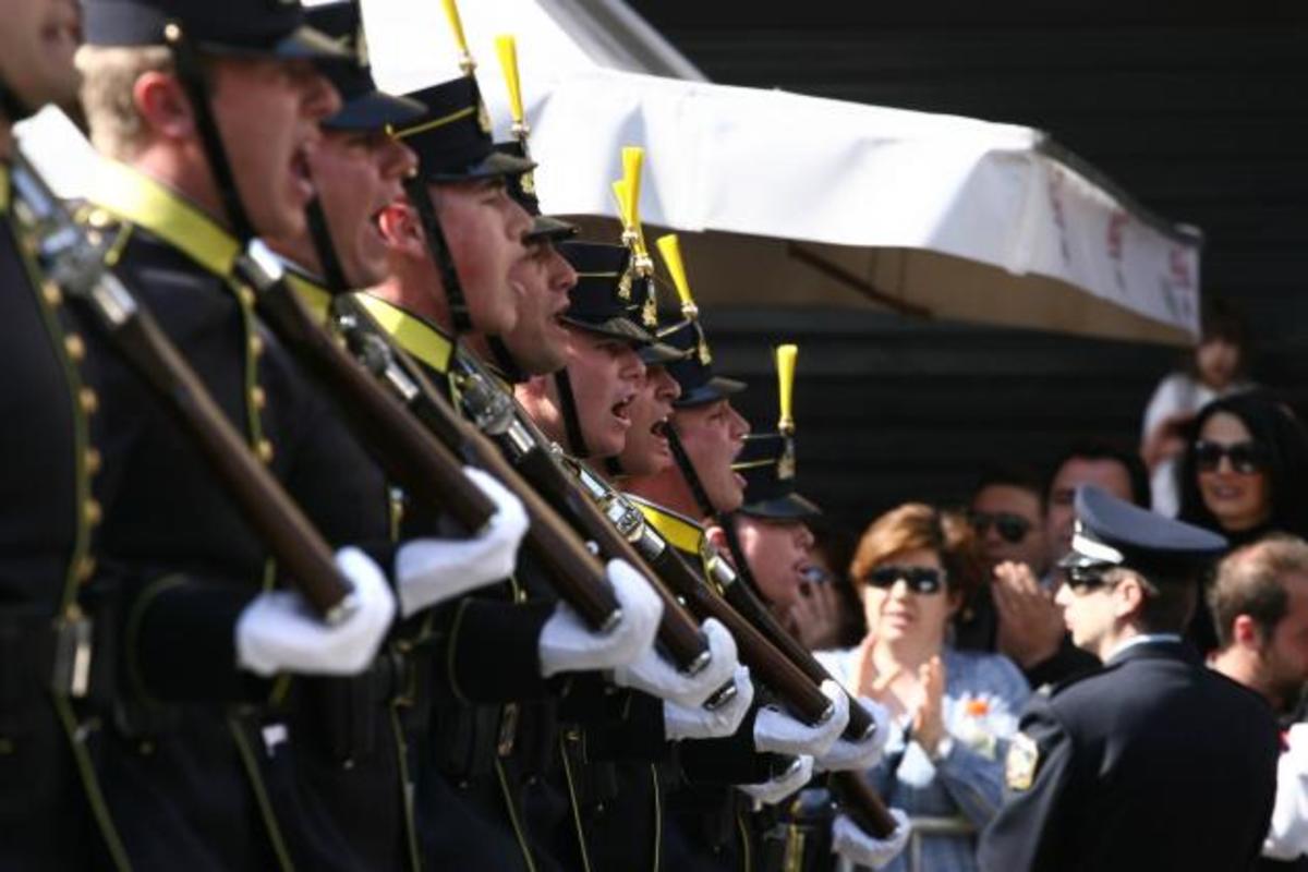 Πόσα χρήματα χάνουν οι στρατιωτικοί. Αναλυτικοί πίνακες και παραδείγματα | Newsit.gr Πόσα χρήματα χάνουν οι στρατιωτικοί. Αναλυτικοί πίνακες και παραδείγματα | Newsit.gr