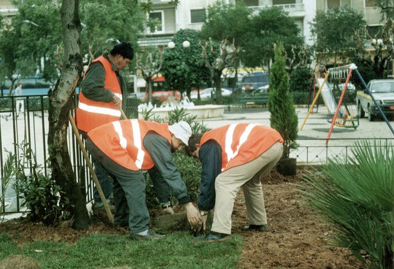 Λάρισα: Άφηναν την ηρωίνη σε παρτέρι λουλουδιών! | Newsit.gr Λάρισα: Άφηναν την ηρωίνη σε παρτέρι λουλουδιών! | Newsit.gr