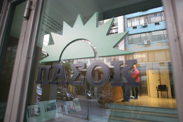 Συναγερμός στο ΠΑΣΟΚ για τον Μεϊμαράκη – Τα «καρφιά» Κακλαμάνη σε Στουρνάρα | Newsit.gr Συναγερμός στο ΠΑΣΟΚ για τον Μεϊμαράκη – Τα «καρφιά» Κακλαμάνη σε Στουρνάρα | Newsit.gr
