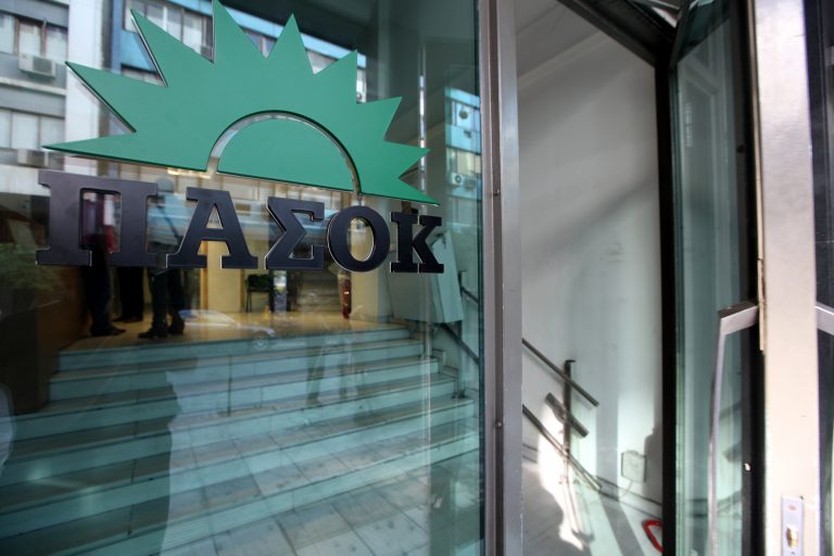 Κινδυνεύουν με ποινική δίωξη οι υπεύθυνοι του ΠΑΣΟΚ – Πληρώθηκαν το μισό δώρο οι υπάλληλοι του κόμματος | Newsit.gr Κινδυνεύουν με ποινική δίωξη οι υπεύθυνοι του ΠΑΣΟΚ – Πληρώθηκαν το μισό δώρο οι υπάλληλοι του κόμματος | Newsit.gr