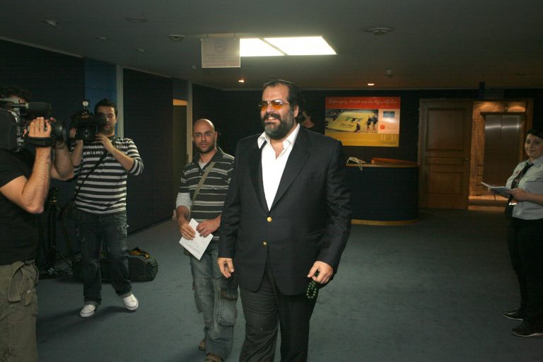 Αποχωρεί και από την Σούπερ Λιγκ ο Πατέρας! | Newsit.gr Αποχωρεί και από την Σούπερ Λιγκ ο Πατέρας! | Newsit.gr