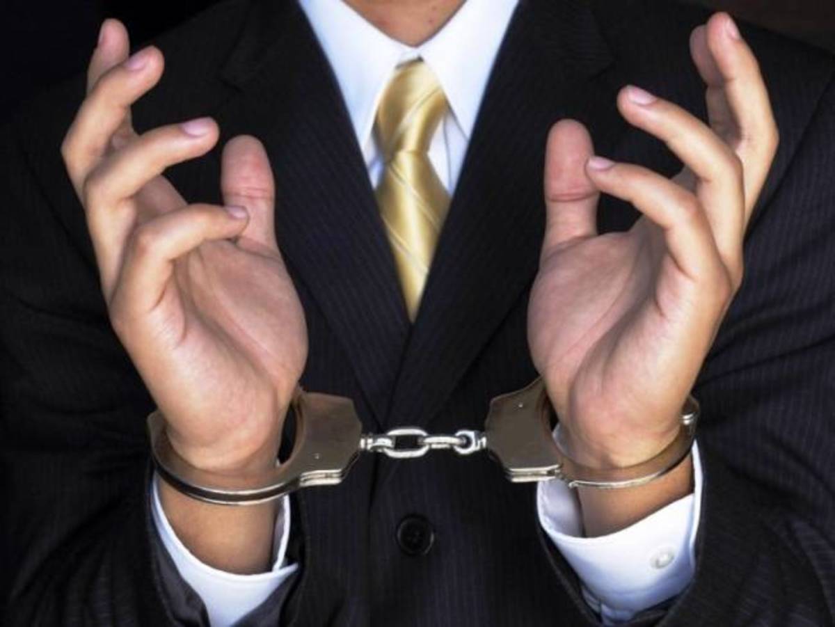 Συνελήφθησαν πέντε στελέχη εταιρειών για φοροδιαφυγή με τη μέθοδο εικονικών τιμολογίων | Newsit.gr Συνελήφθησαν πέντε στελέχη εταιρειών για φοροδιαφυγή με τη μέθοδο εικονικών τιμολογίων | Newsit.gr