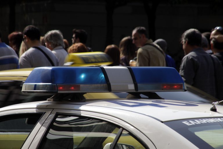Χειροπέδες σε δύο επιχειρηματίες για χρέη στο Δημόσιο | Newsit.gr Χειροπέδες σε δύο επιχειρηματίες για χρέη στο Δημόσιο | Newsit.gr