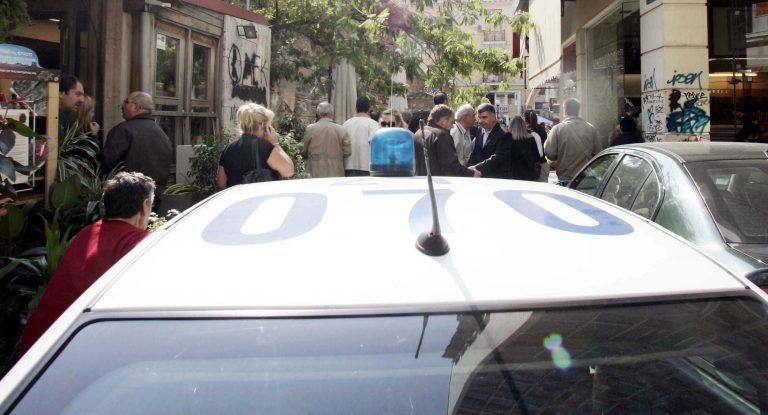 Με αυτόματα όπλα λήστεψαν φούρνο! | Newsit.gr Με αυτόματα όπλα λήστεψαν φούρνο! | Newsit.gr