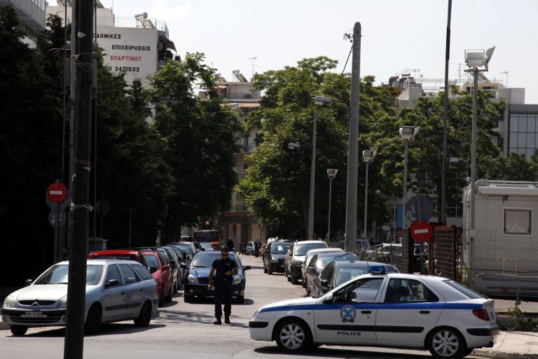 Τρόμος για μια γυναίκα σε δρόμο της Κηφισιάς | Newsit.gr Τρόμος για μια γυναίκα σε δρόμο της Κηφισιάς | Newsit.gr
