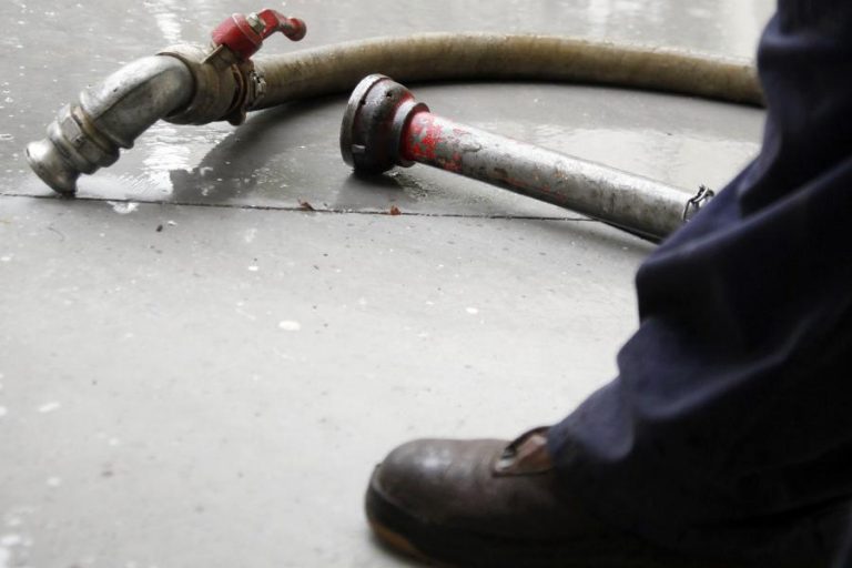 Λαμία: Ξεπέρασε το ένα ευρώ η τιμή του πετρελαίου θέρμανσης! | Newsit.gr Λαμία: Ξεπέρασε το ένα ευρώ η τιμή του πετρελαίου θέρμανσης! | Newsit.gr