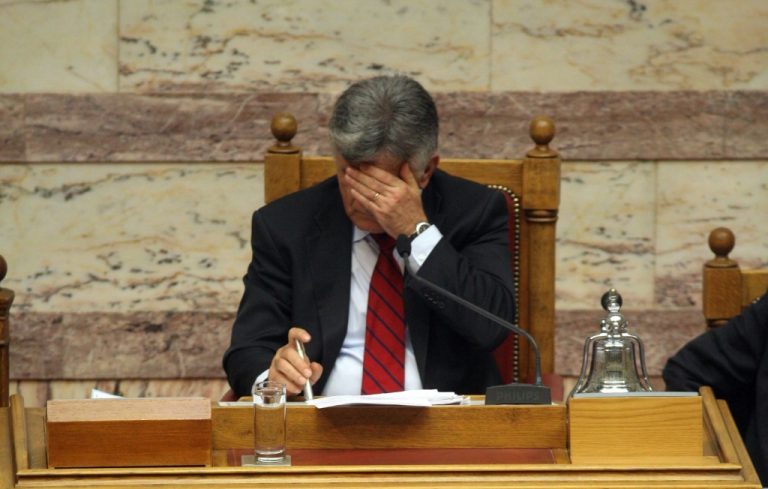 Σχόλιο πικρό: Γιατί ο Παπανδρέου έβαλε τον Πετσάλνικο πρόεδρο της Βουλής | Newsit.gr Σχόλιο πικρό: Γιατί ο Παπανδρέου έβαλε τον Πετσάλνικο πρόεδρο της Βουλής | Newsit.gr