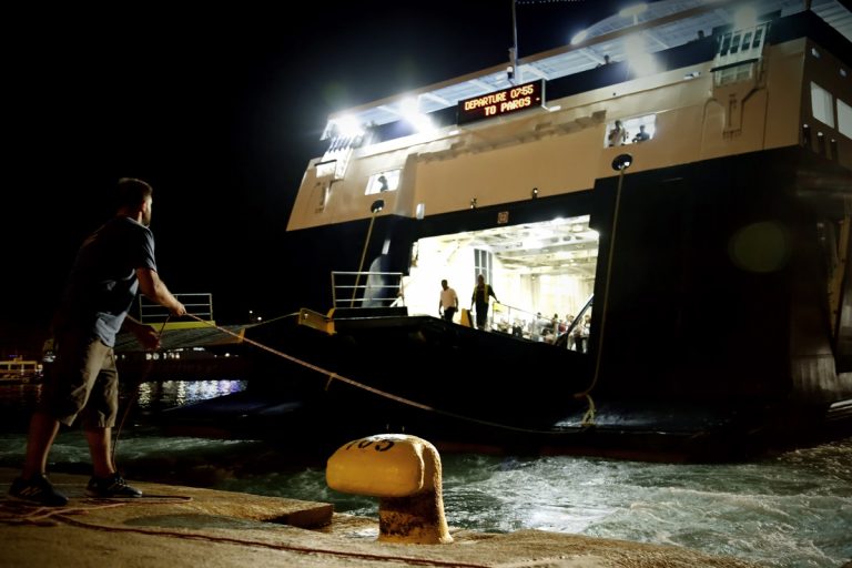 Ηγουμενίτσα: Έσπασε ο καταπέλτης πλοίου! Εγκλωβισμένοι 354 επιβάτες! | Newsit.gr Ηγουμενίτσα: Έσπασε ο καταπέλτης πλοίου! Εγκλωβισμένοι 354 επιβάτες! | Newsit.gr