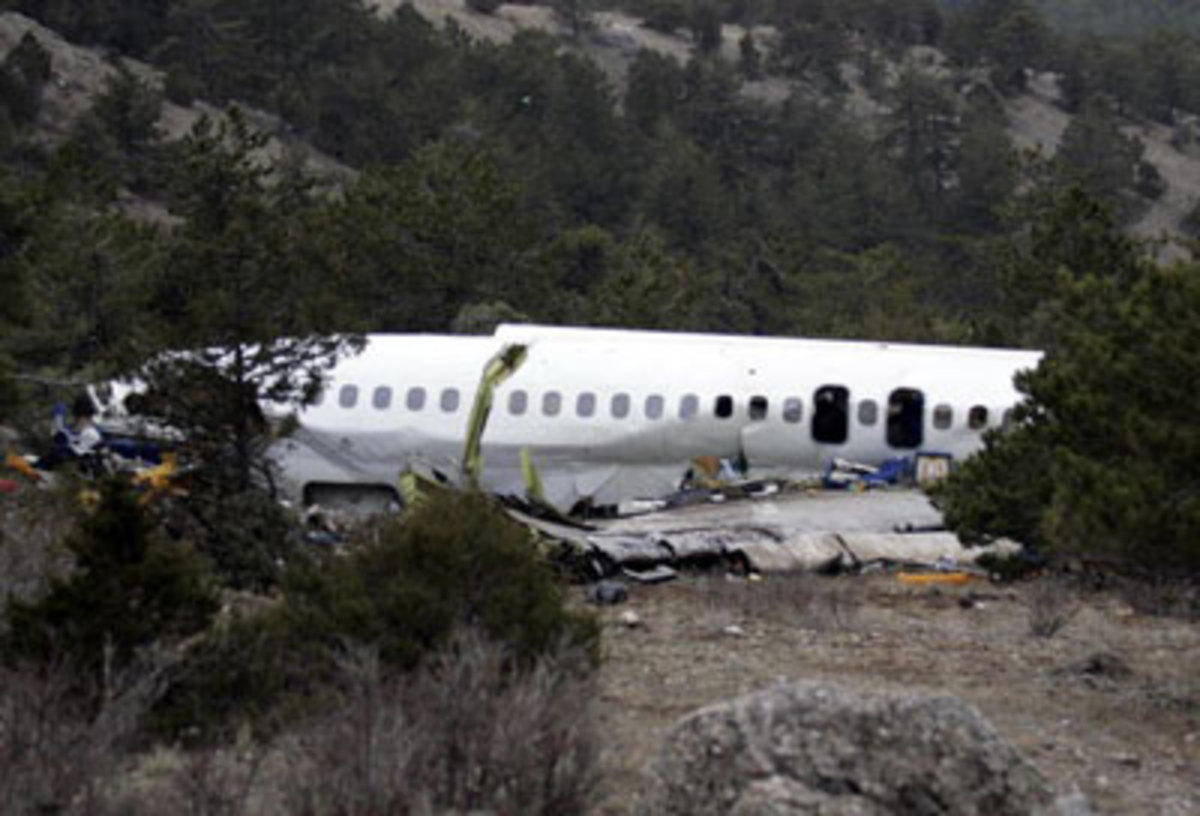 22 νεκροί από πτώση αεροπλάνου | Newsit.gr 22 νεκροί από πτώση αεροπλάνου | Newsit.gr