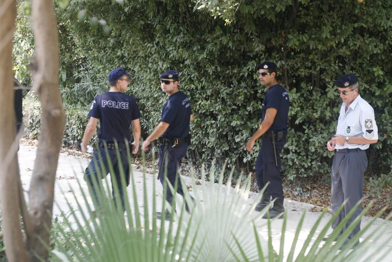 Χάνουν 2,5 μισθούς τον χρόνο οι αστυνομικοί | Newsit.gr Χάνουν 2,5 μισθούς τον χρόνο οι αστυνομικοί | Newsit.gr