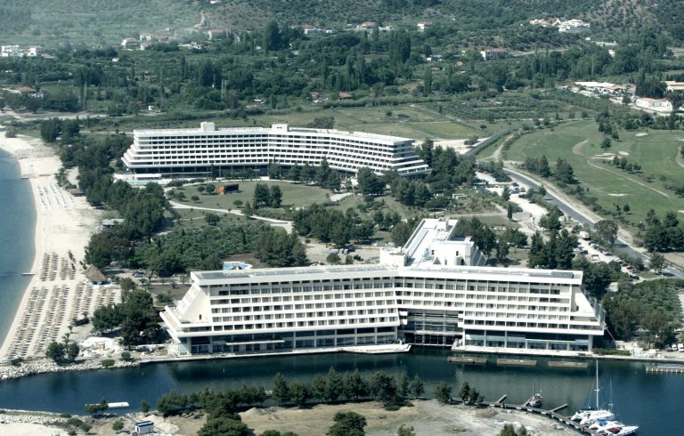 Εξι μήνες το χρόνο θα λειτουργεί το Πόρτο Καρράς – Aπεργίες ετοιμάζουν οι εργαζόμενοι | Newsit.gr Εξι μήνες το χρόνο θα λειτουργεί το Πόρτο Καρράς – Aπεργίες ετοιμάζουν οι εργαζόμενοι | Newsit.gr