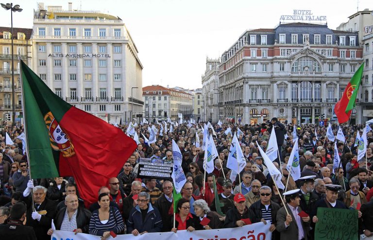 Βγήκαν στους δρόμους οι στρατιωτικοί στην Πορτογαλία | Newsit.gr Βγήκαν στους δρόμους οι στρατιωτικοί στην Πορτογαλία | Newsit.gr