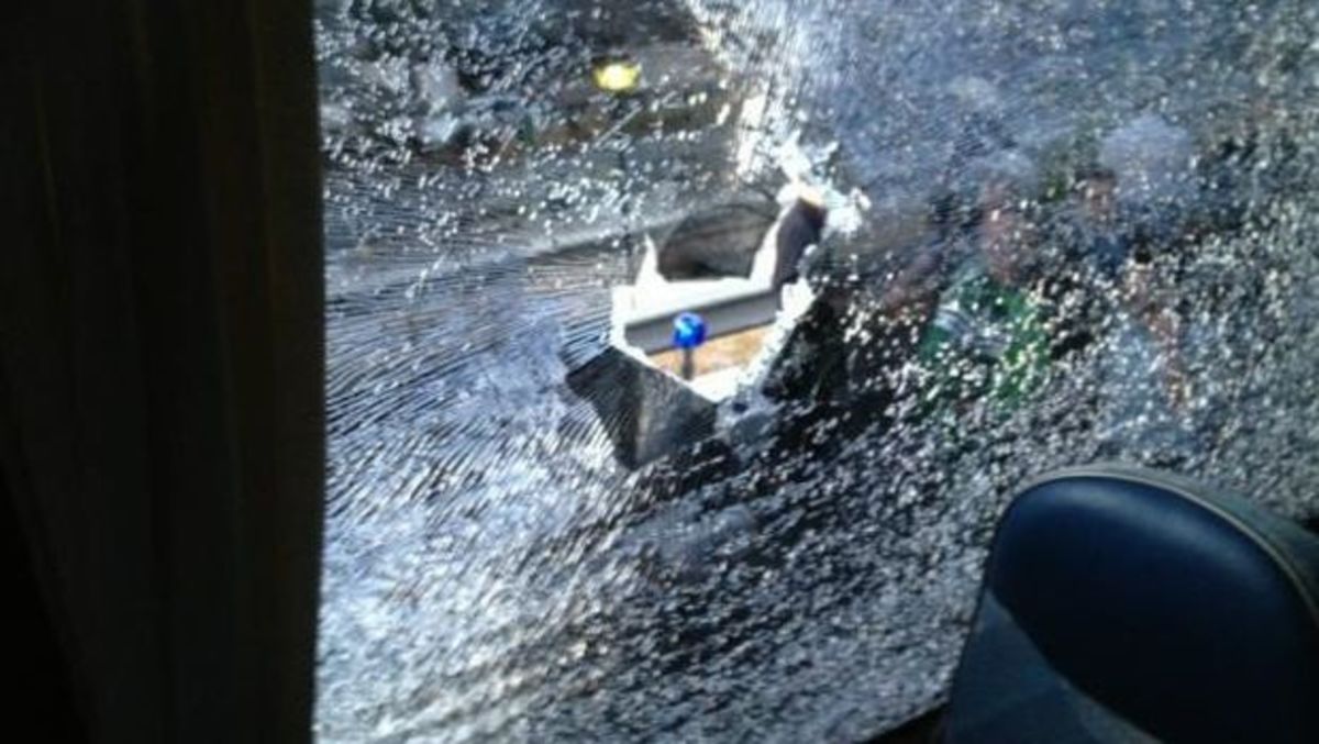 Νέο κρούσμα βίας στον αθλητισμό – Επίθεση στο πούλμαν του Τυρνάβου | Newsit.gr Νέο κρούσμα βίας στον αθλητισμό – Επίθεση στο πούλμαν του Τυρνάβου | Newsit.gr