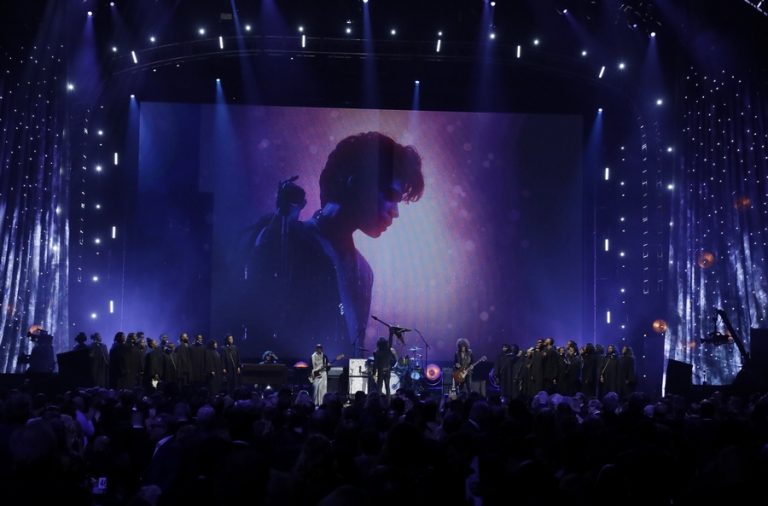 Τα 3 πρόσωπα του Prince! Σπάνιες φωτογραφίες και άγνωστες πτυχές του! | Newsit.gr Τα 3 πρόσωπα του Prince! Σπάνιες φωτογραφίες και άγνωστες πτυχές του! | Newsit.gr