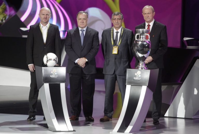 Οι εκλέκτορες των 16 ομάδων του Euro 2012 | Newsit.gr Οι εκλέκτορες των 16 ομάδων του Euro 2012 | Newsit.gr