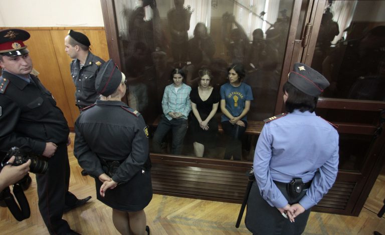 Ένοχες για «χουλιγκανισμό» οι Pussy Riot αποφάσισε το δικαστήριο | Newsit.gr Ένοχες για «χουλιγκανισμό» οι Pussy Riot αποφάσισε το δικαστήριο | Newsit.gr