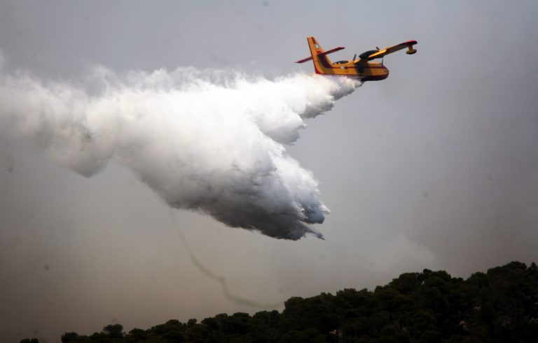 Συναγερμός για τη μεγάλη φωτιά στο Ζευγολατιό | Newsit.gr Συναγερμός για τη μεγάλη φωτιά στο Ζευγολατιό | Newsit.gr