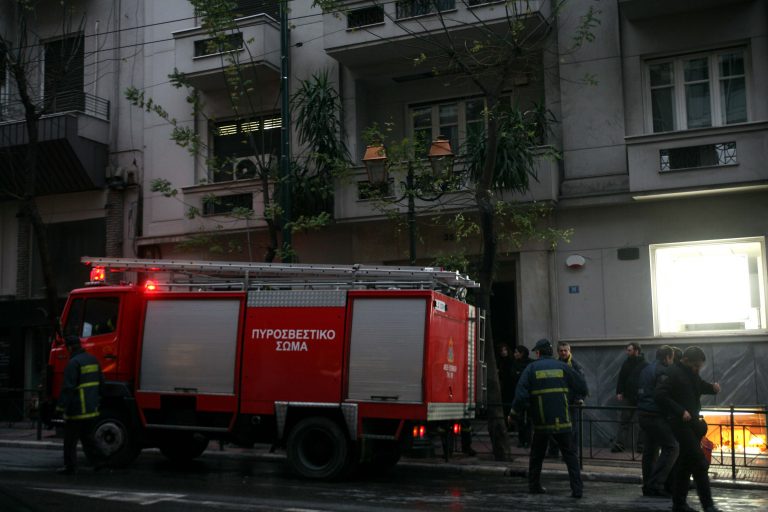 Πήγαν να κάψουν ολόκληρη πολυκατοικία | Newsit.gr Πήγαν να κάψουν ολόκληρη πολυκατοικία | Newsit.gr