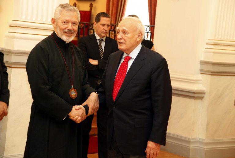 Παπούλιας: “Περάσαμε πολέμους και πείνα αλλά βγήκαμε με το κεφάλι ψηλά” | Newsit.gr Παπούλιας: “Περάσαμε πολέμους και πείνα αλλά βγήκαμε με το κεφάλι ψηλά” | Newsit.gr