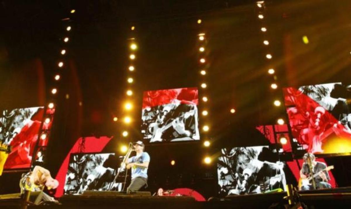 Red Hot Chili Peppers: Τι έκαναν λίγες ώρες πριν βγουν στη σκηνή; Φωτό | Newsit.gr Red Hot Chili Peppers: Τι έκαναν λίγες ώρες πριν βγουν στη σκηνή; Φωτό | Newsit.gr