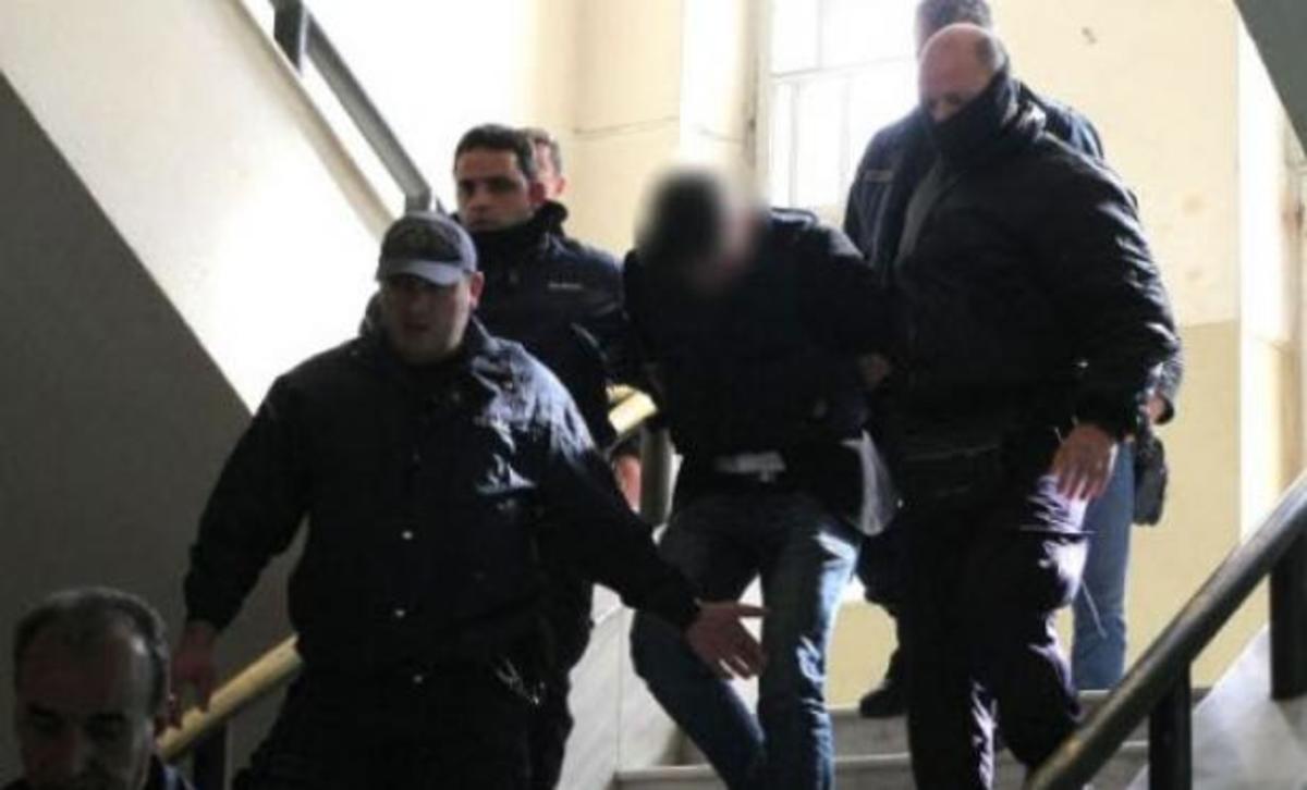 Πήρε το δρόμο για τη φυλακή ο 26χρονος για τη δολοφονία Ρουσάκη | Newsit.gr Πήρε το δρόμο για τη φυλακή ο 26χρονος για τη δολοφονία Ρουσάκη | Newsit.gr
