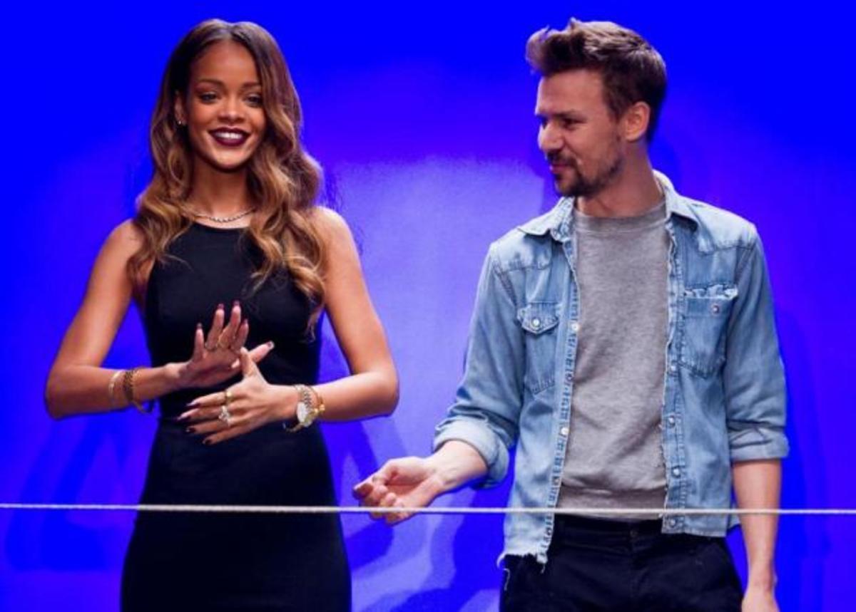 H Rihanna παρουσίασε τη συλλογή της στο London Fashion Week! | Newsit.gr H Rihanna παρουσίασε τη συλλογή της στο London Fashion Week! | Newsit.gr