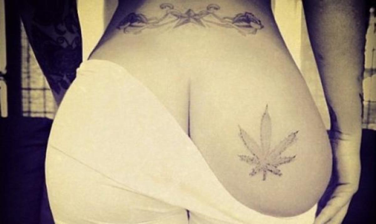 Διάσημη τραγουδίστρια κάνει νέο tattoo και δεν αφήνει τίποτα για τη φαντασία μας! | Newsit.gr Διάσημη τραγουδίστρια κάνει νέο tattoo και δεν αφήνει τίποτα για τη φαντασία μας! | Newsit.gr