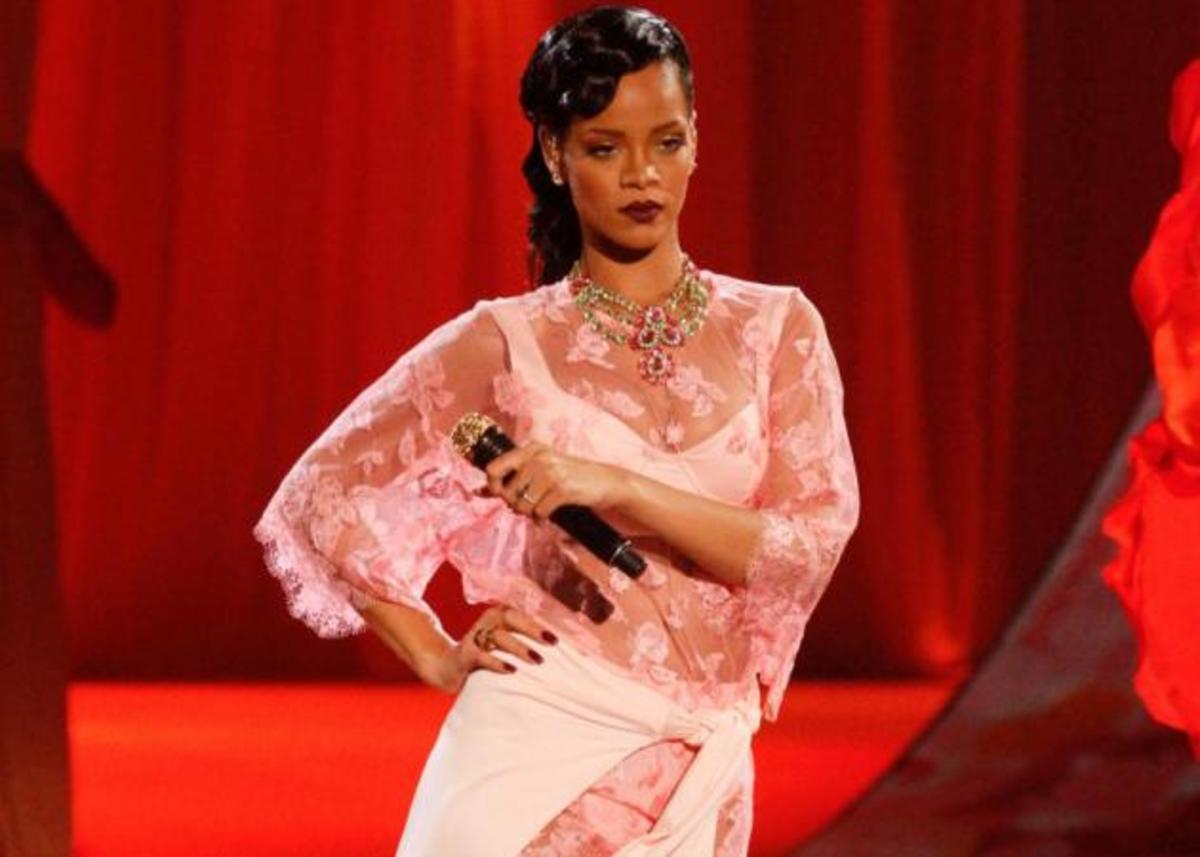 Μία έκθεση αφιερωμένη στο στιλ της Rihanna! Μάθε τις λεπτομέρειες… | Newsit.gr Μία έκθεση αφιερωμένη στο στιλ της Rihanna! Μάθε τις λεπτομέρειες… | Newsit.gr