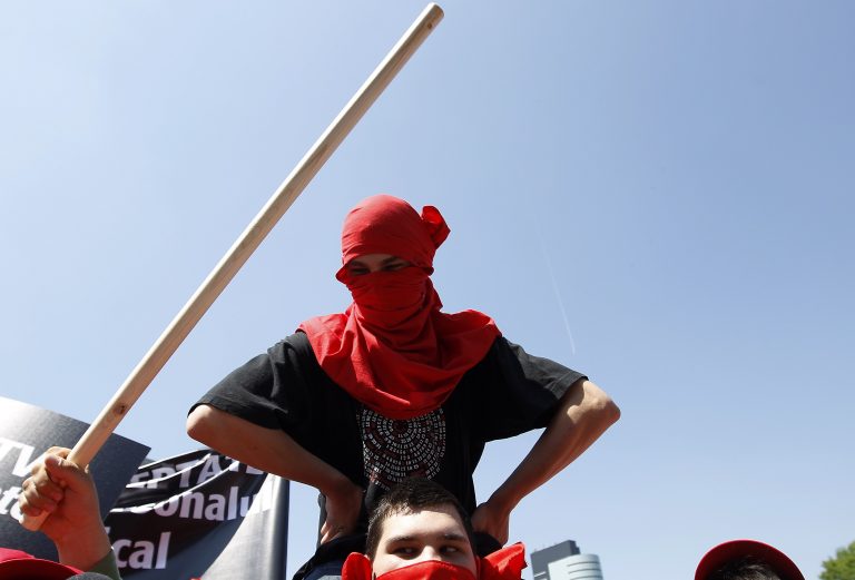 Οι περικοπές του ΔΝΤ φέρνουν ταραχή στη Ρουμανία | Newsit.gr Οι περικοπές του ΔΝΤ φέρνουν ταραχή στη Ρουμανία | Newsit.gr