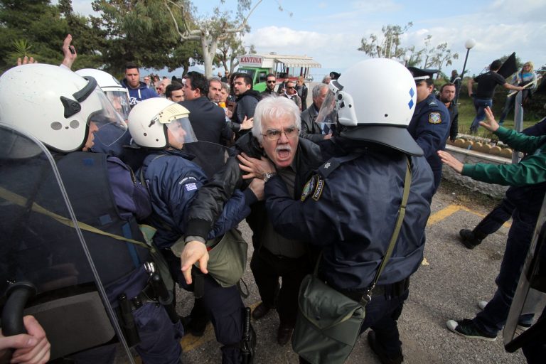 Πήραν στο κυνήγι το Μάριο Σαλμά στο Μεσολόγγι – Μαρτυρία: Ο οδηγός του πάτησε γκάζι και παρέσυρε πεζούς! | Newsit.gr Πήραν στο κυνήγι το Μάριο Σαλμά στο Μεσολόγγι – Μαρτυρία: Ο οδηγός του πάτησε γκάζι και παρέσυρε πεζούς! | Newsit.gr
