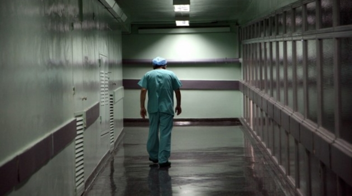 Πάτρα: Ο »μαϊμού» αναισθησιολόγος έπεσε πάνω στην… original – Το έλα να δεις σε νοσοκομείο! | Newsit.gr Πάτρα: Ο »μαϊμού» αναισθησιολόγος έπεσε πάνω στην… original – Το έλα να δεις σε νοσοκομείο! | Newsit.gr
