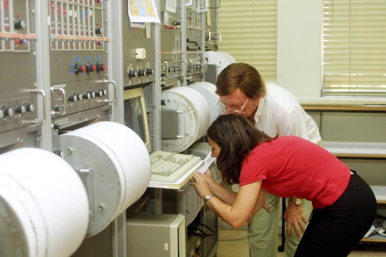 Καλαμάτα: Σεισμός 4,2 Ρίχτερ νότια της πόλης! | Newsit.gr Καλαμάτα: Σεισμός 4,2 Ρίχτερ νότια της πόλης! | Newsit.gr