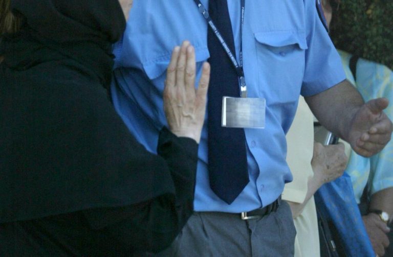 Κορινθία: Πληρώνουν εταιρεία security για να φυλάει το χωριό τους! | Newsit.gr Κορινθία: Πληρώνουν εταιρεία security για να φυλάει το χωριό τους! | Newsit.gr