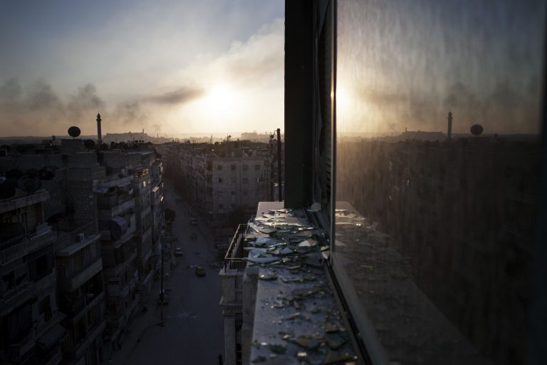 Παρά την εκεχειρία συνεχίζεται η σφαγή στη Συρία με 69 νεκρούς | Newsit.gr Παρά την εκεχειρία συνεχίζεται η σφαγή στη Συρία με 69 νεκρούς | Newsit.gr